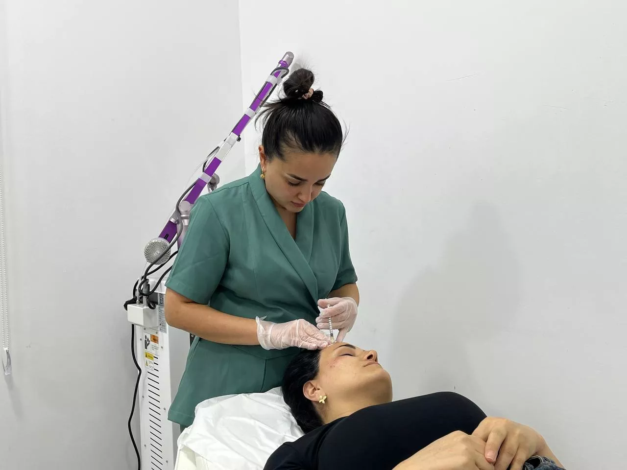 Çapıq Müalicəsi: Dəri İzləri Niyə Yaranır və Hansı Yanaşmalar Effektlidir?